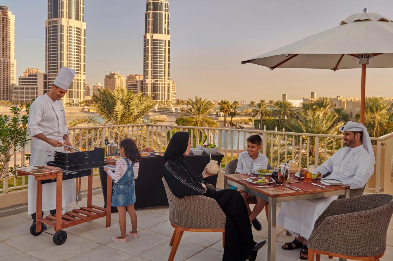 Grand Hyatt Doha Hotel & Villas Exterior photo Family dining at the hotel