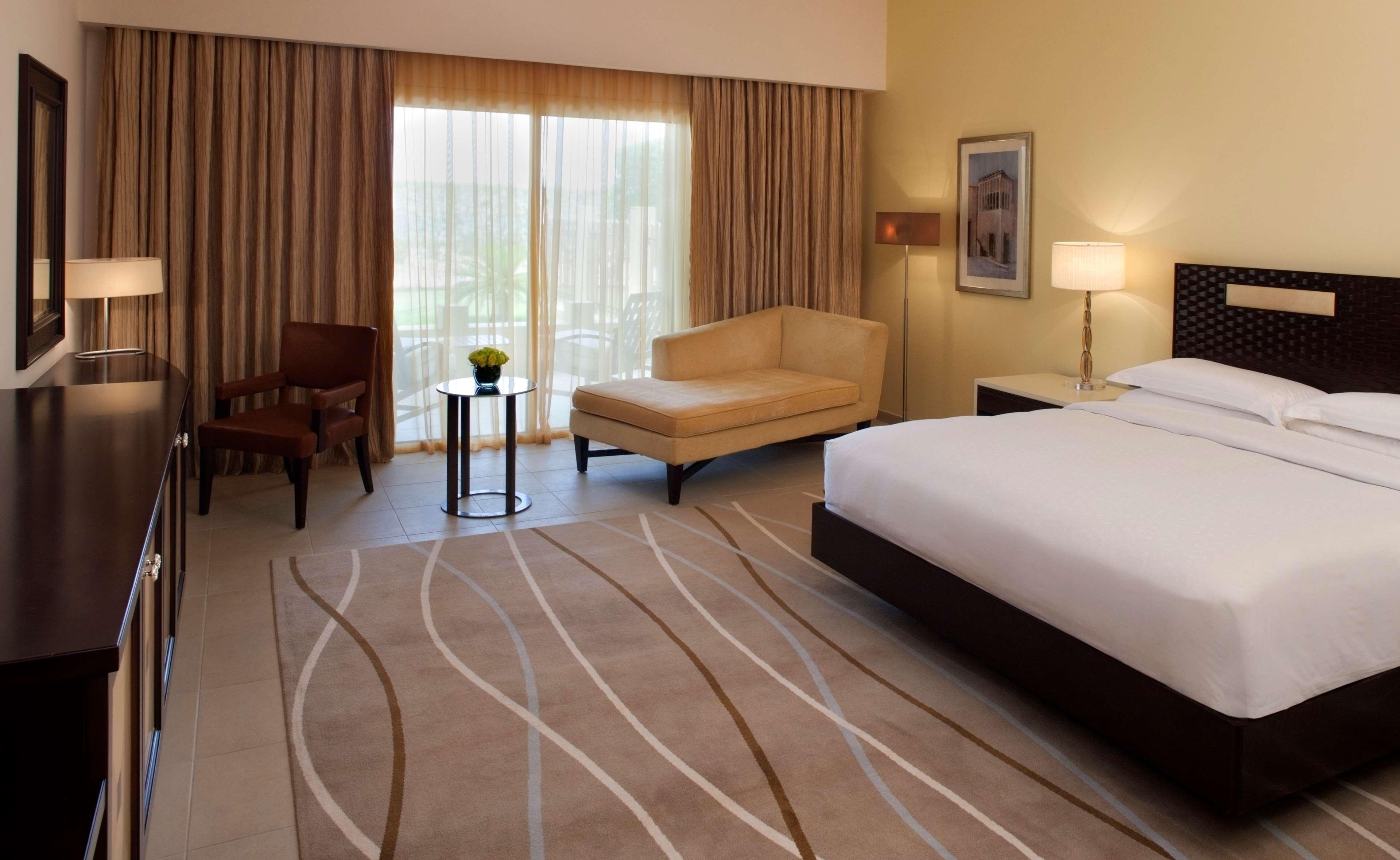 Grand Hyatt Doha Hotel & Villas Exterior photo A bedroom at the Jumeirah Beach Hotel