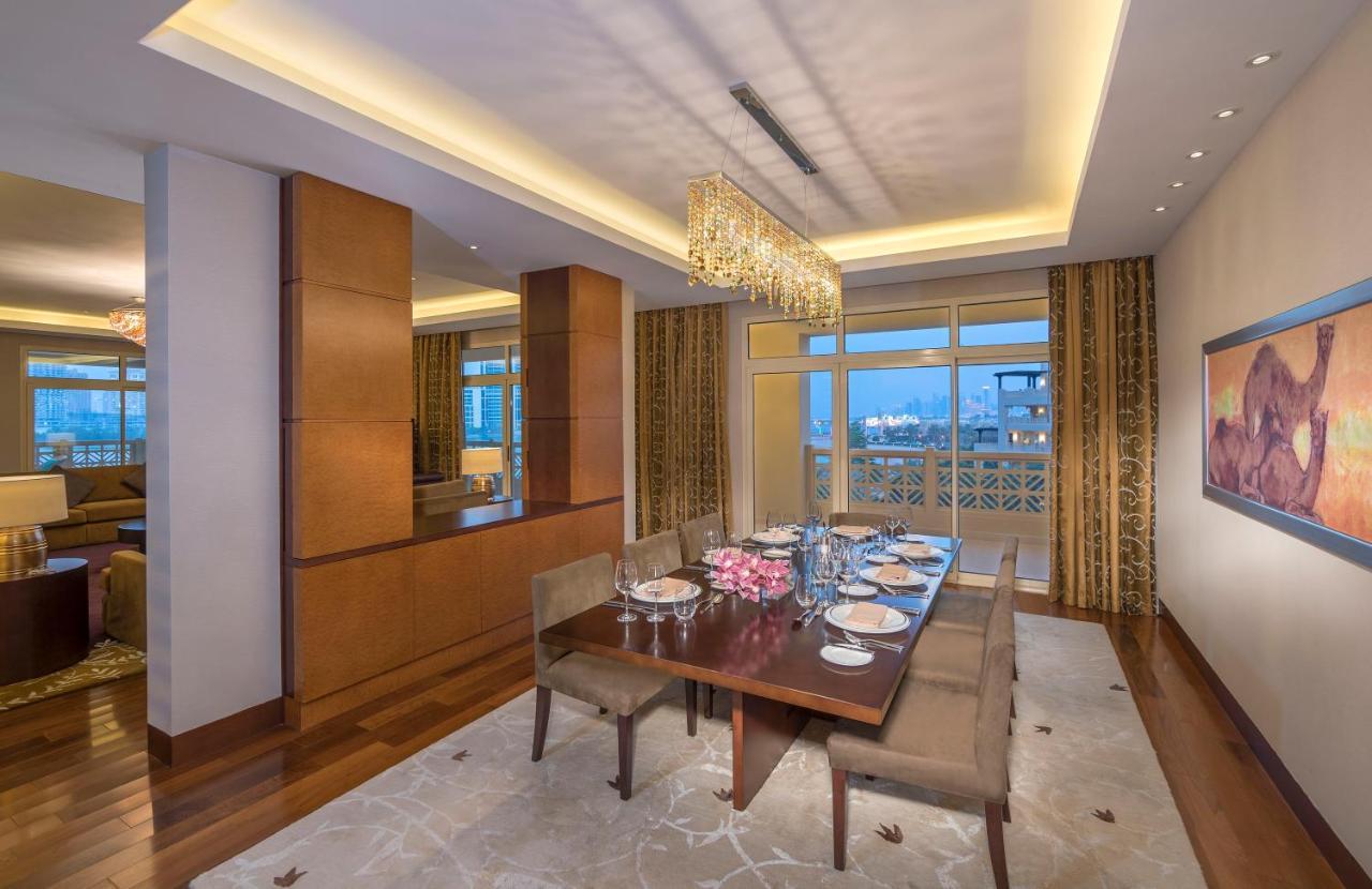 Grand Hyatt Doha Hotel & Villas Exterior photo A dining room