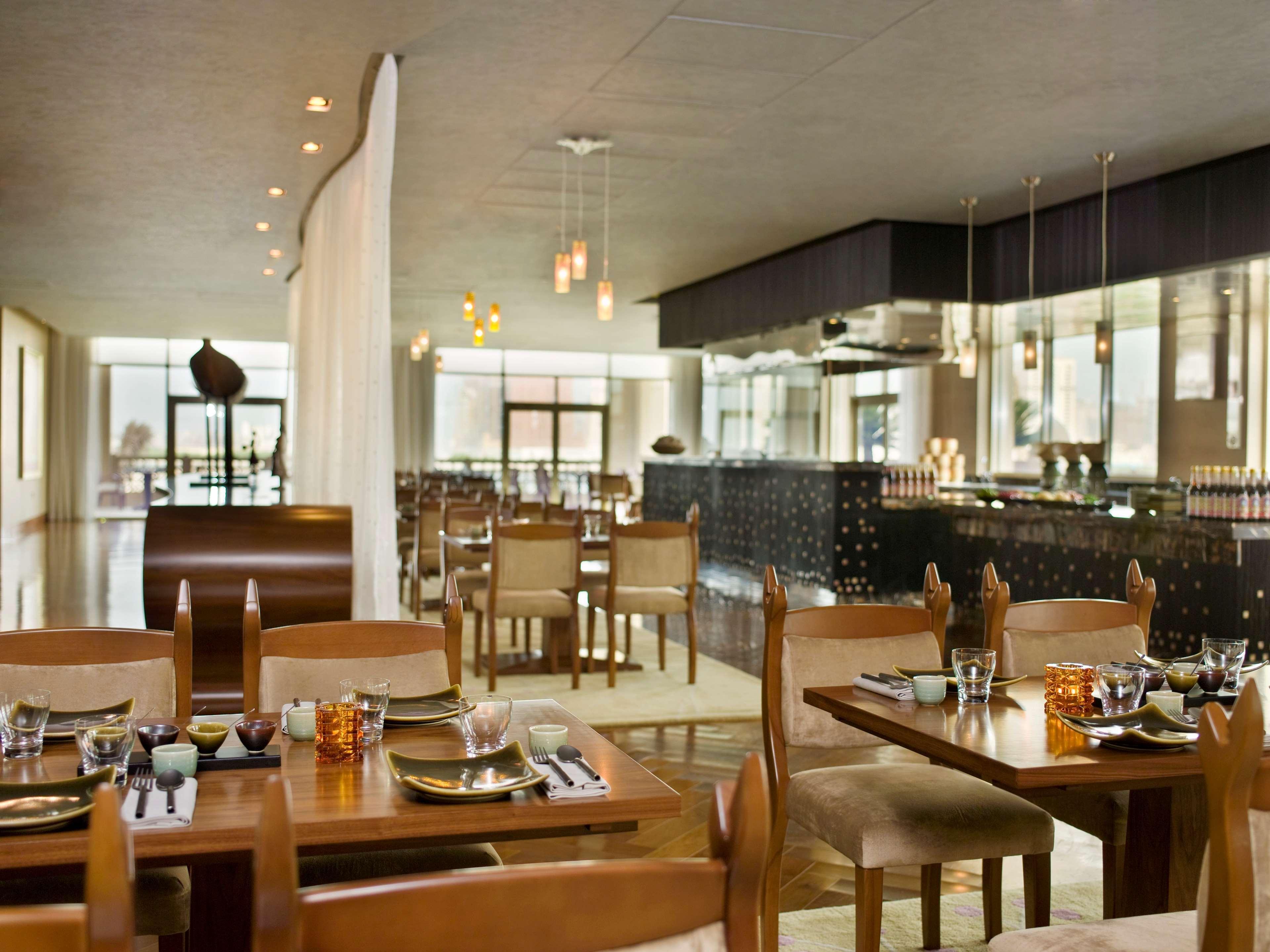 Grand Hyatt Doha Hotel & Villas Exterior photo The restaurant