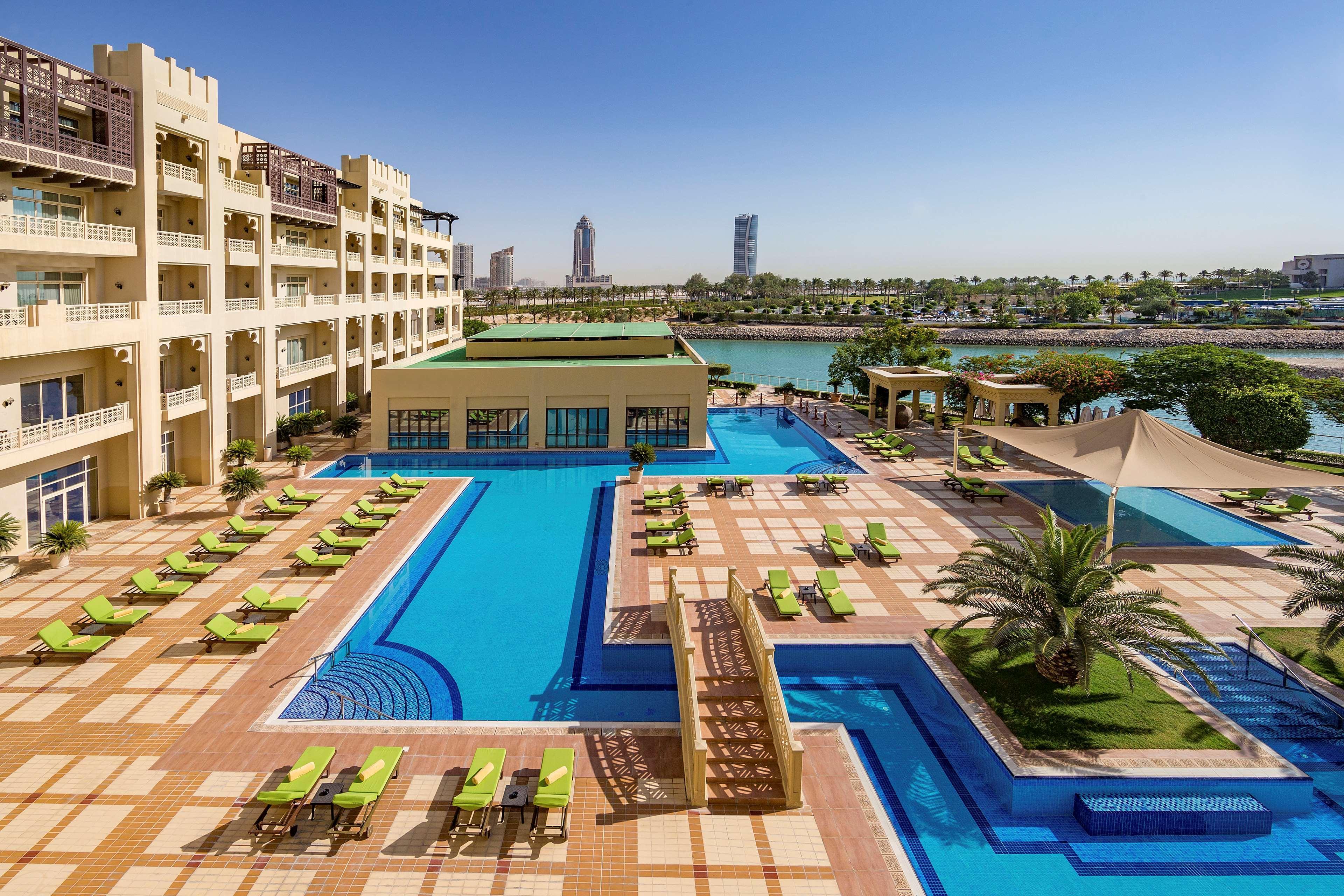 Grand Hyatt Doha Hotel & Villas Exterior photo The swimming pool at the Jumeirah Lakes Towers