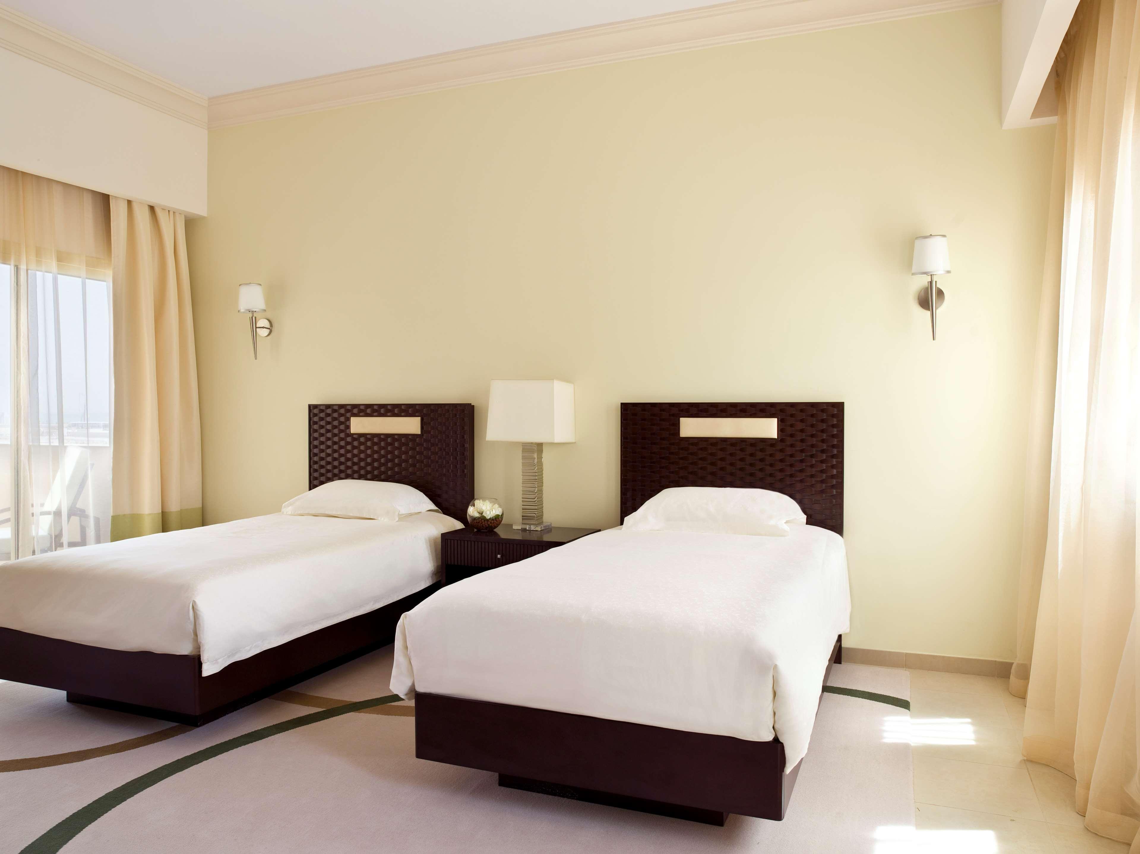 Grand Hyatt Doha Hotel & Villas Exterior photo A room at the hotel