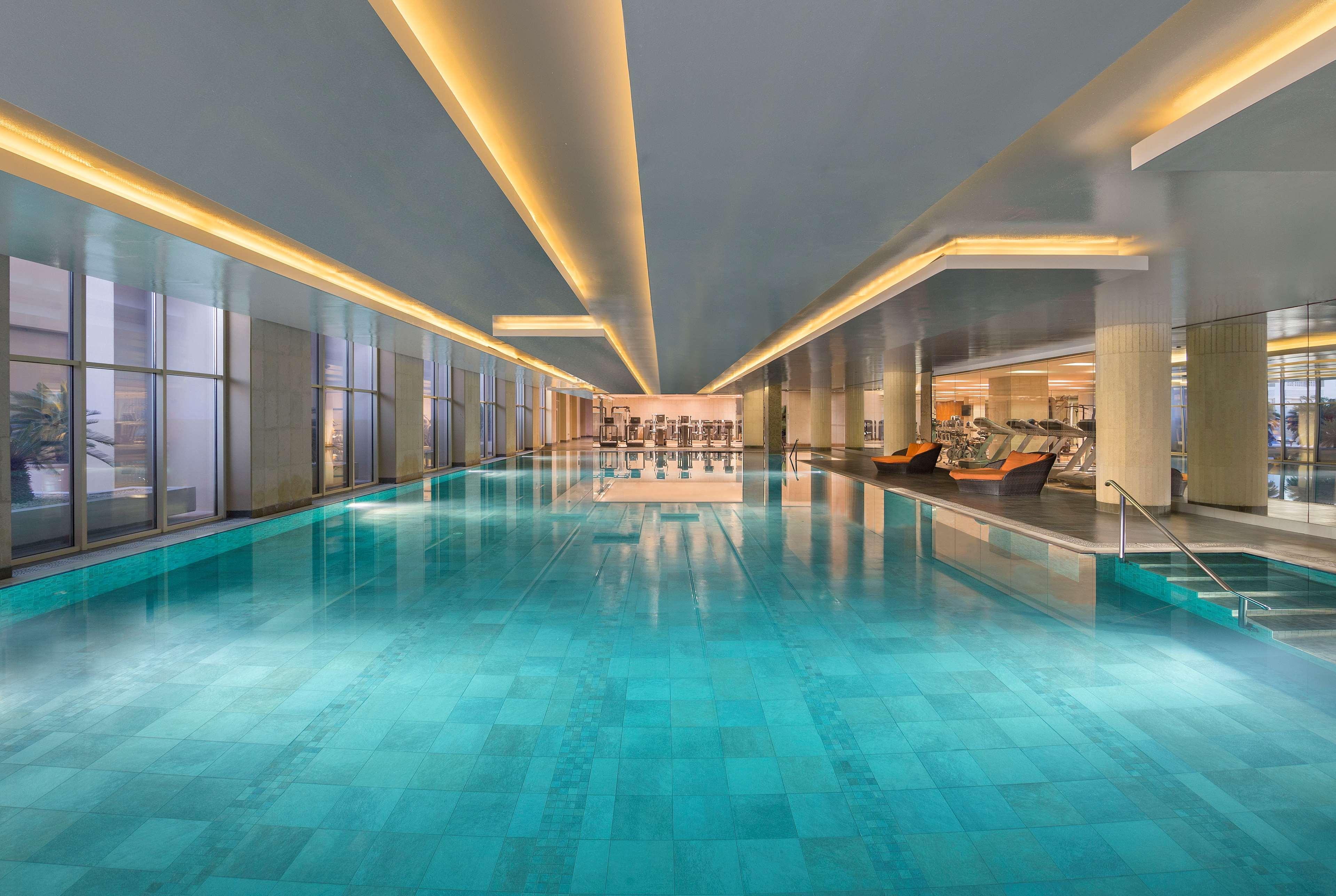 Grand Hyatt Doha Hotel & Villas Exterior photo The swimming pool at the hotel