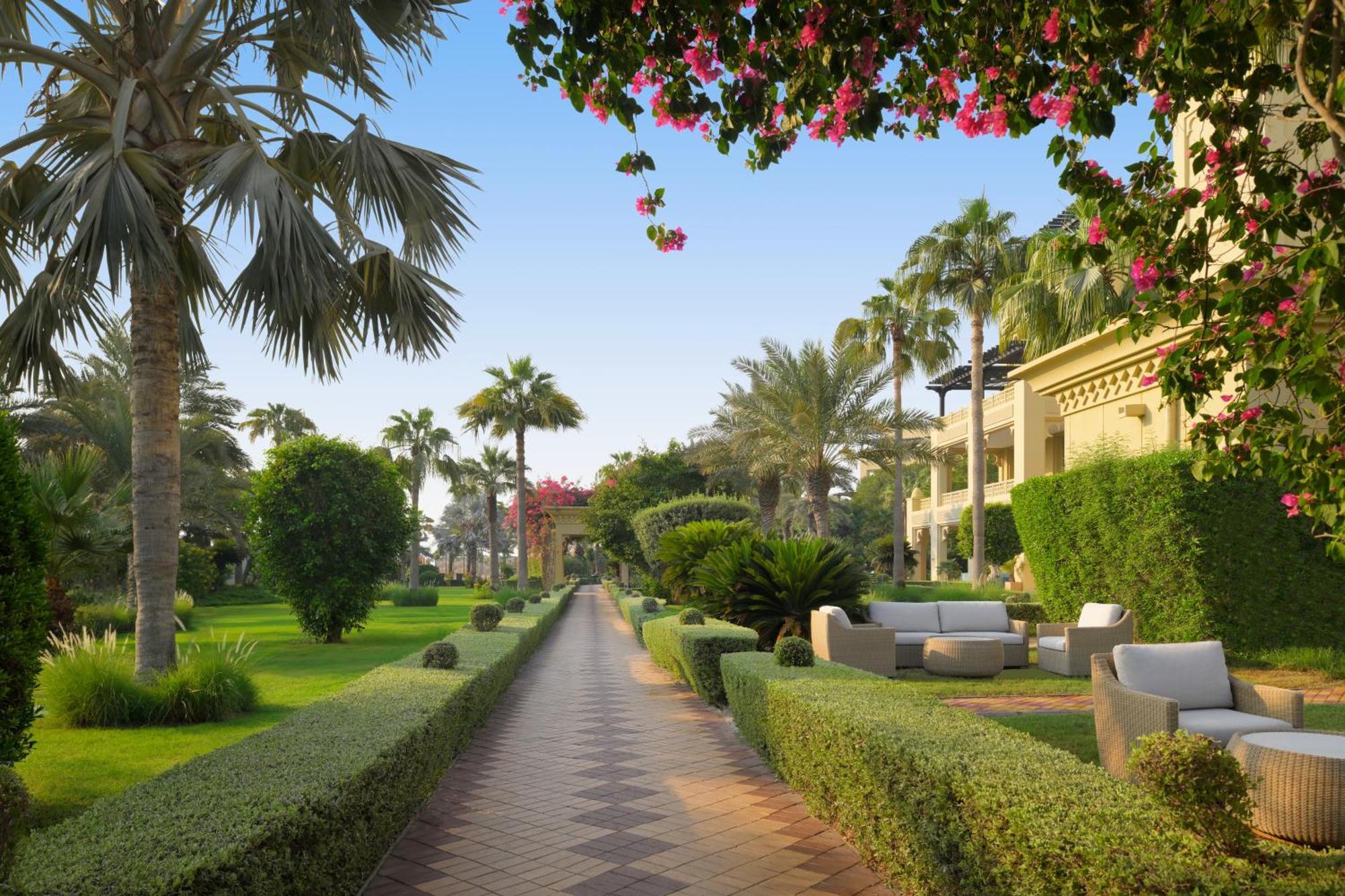Grand Hyatt Doha Hotel & Villas Exterior photo The grounds of the hotel